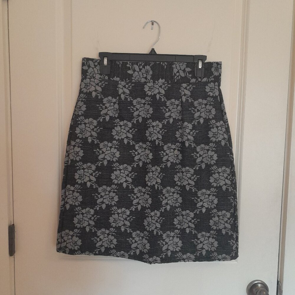 Women's Black and Grey Rose Straight Pencil Skirt, M